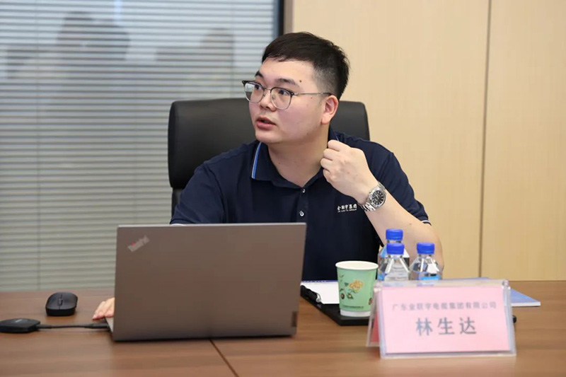 人物特寫(xiě)：會(huì)議場(chǎng)景.jpg